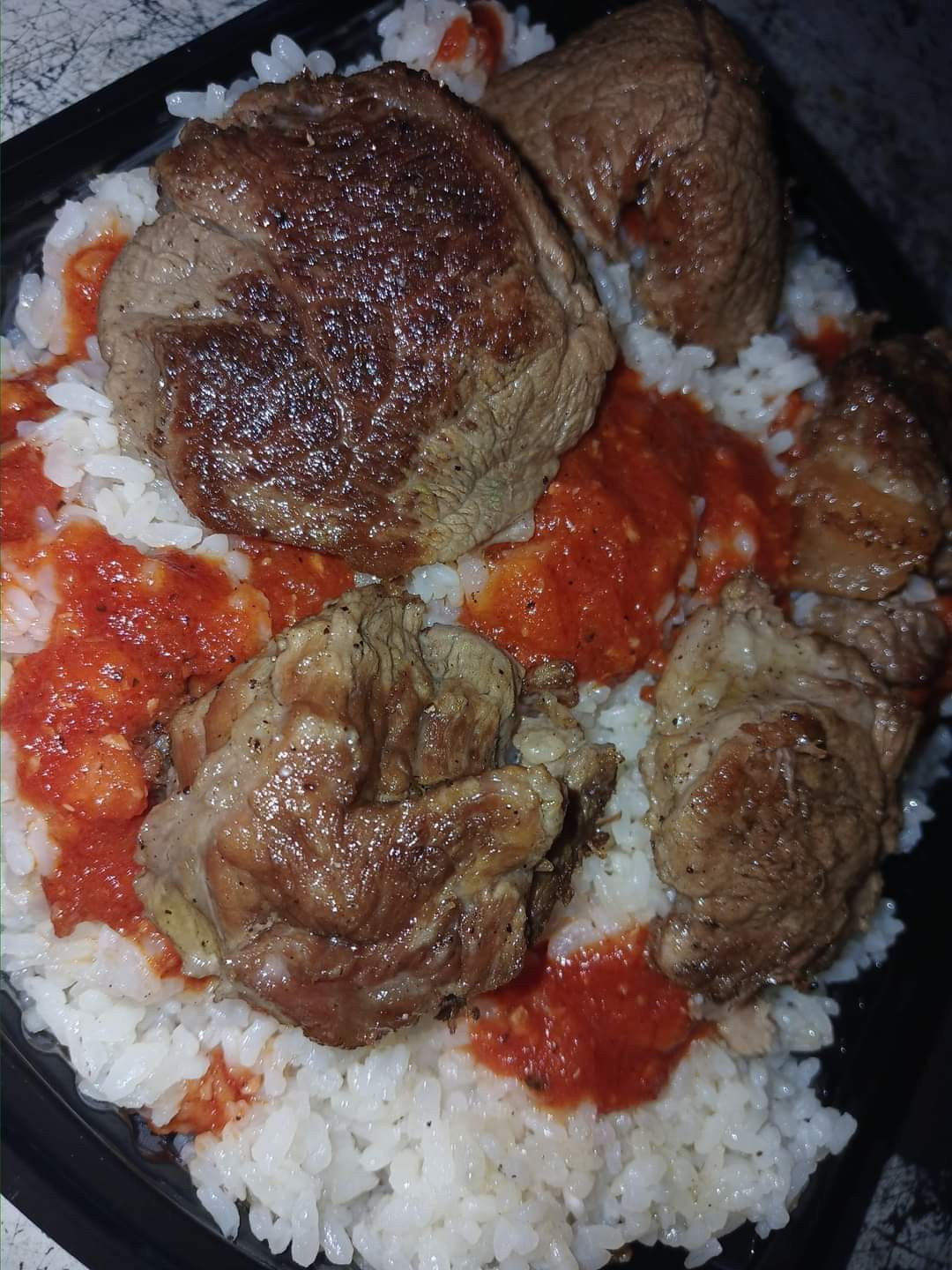 نص لحمه مسلوقه ومحمره وطبق فته